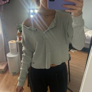 HOLLISTER RIBBED CROPPED LONG SLEEVE SWEATER